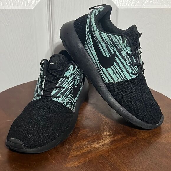 🔥🔥 NIKEiD Nike ROSHE RUN Shoes - Black/Mint - Women Sz 6 - PERFECT Condition - Picture 1 of 13